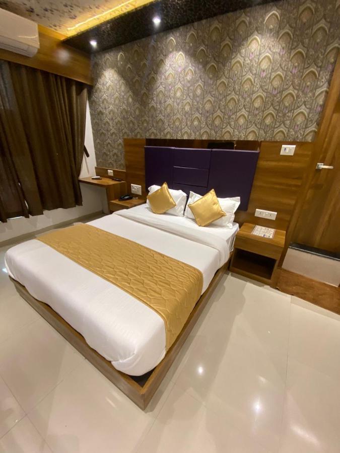 Hotel Bkc Crown - Near Trade Centre, Visa Consulate Bombaim Exterior foto