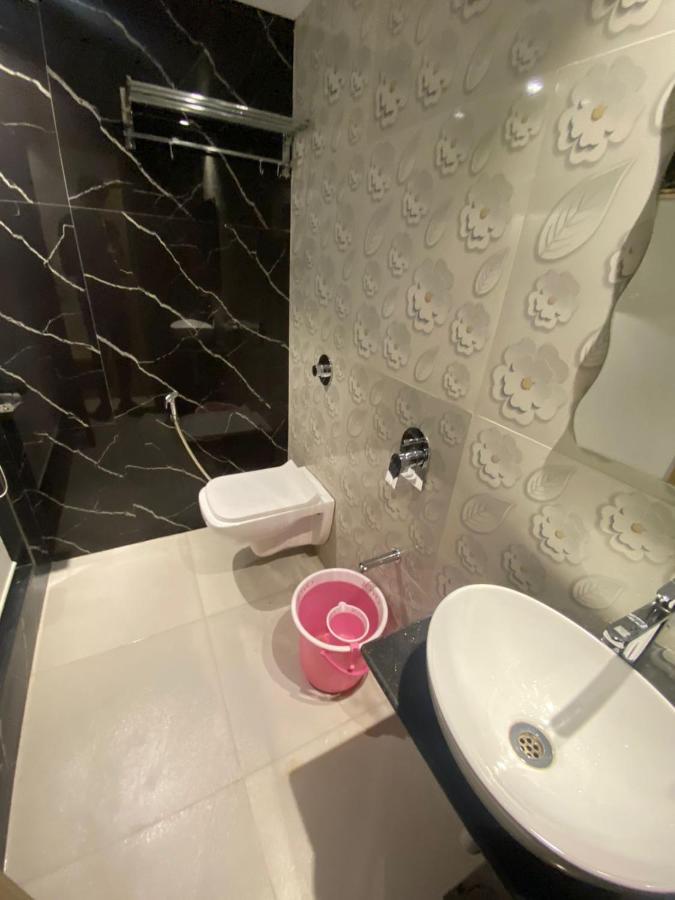 Hotel Bkc Crown - Near Trade Centre, Visa Consulate Bombaim Exterior foto