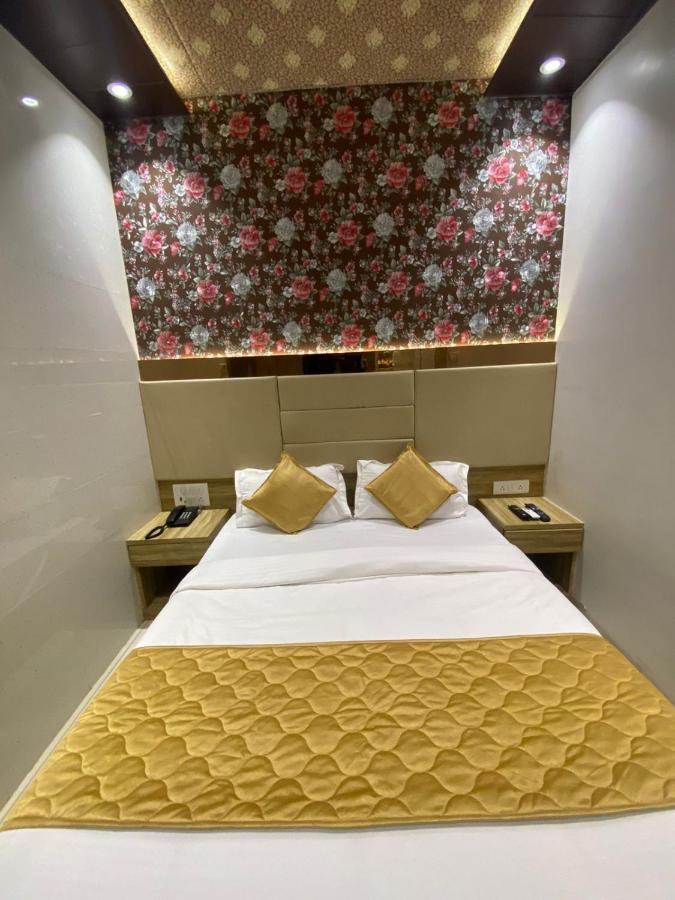 Hotel Bkc Crown - Near Trade Centre, Visa Consulate Bombaim Exterior foto