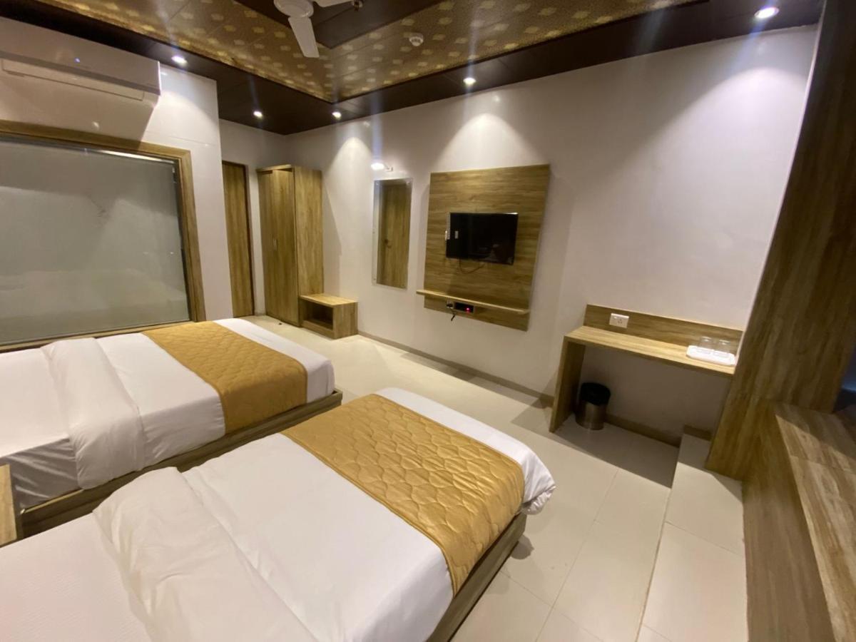 Hotel Bkc Crown - Near Trade Centre, Visa Consulate Bombaim Exterior foto